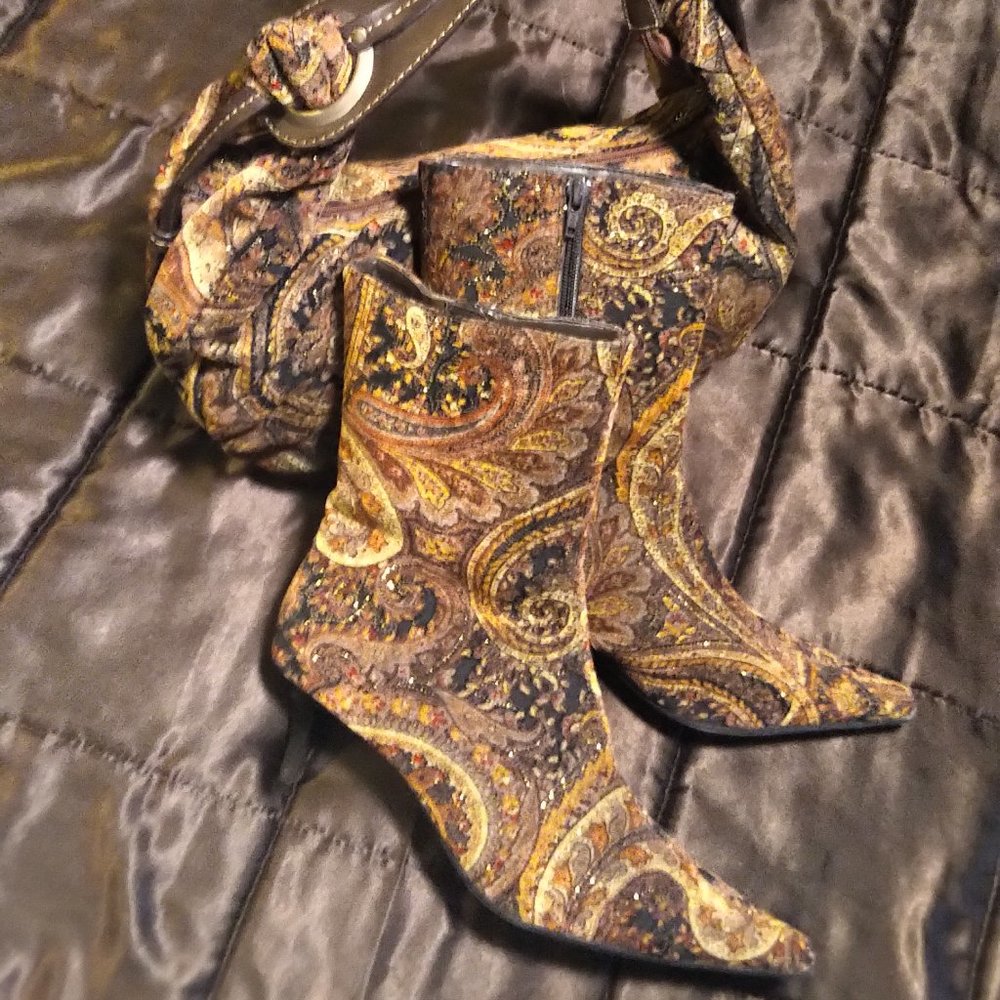 Ladies SIze 12 Cocktail boots and purse